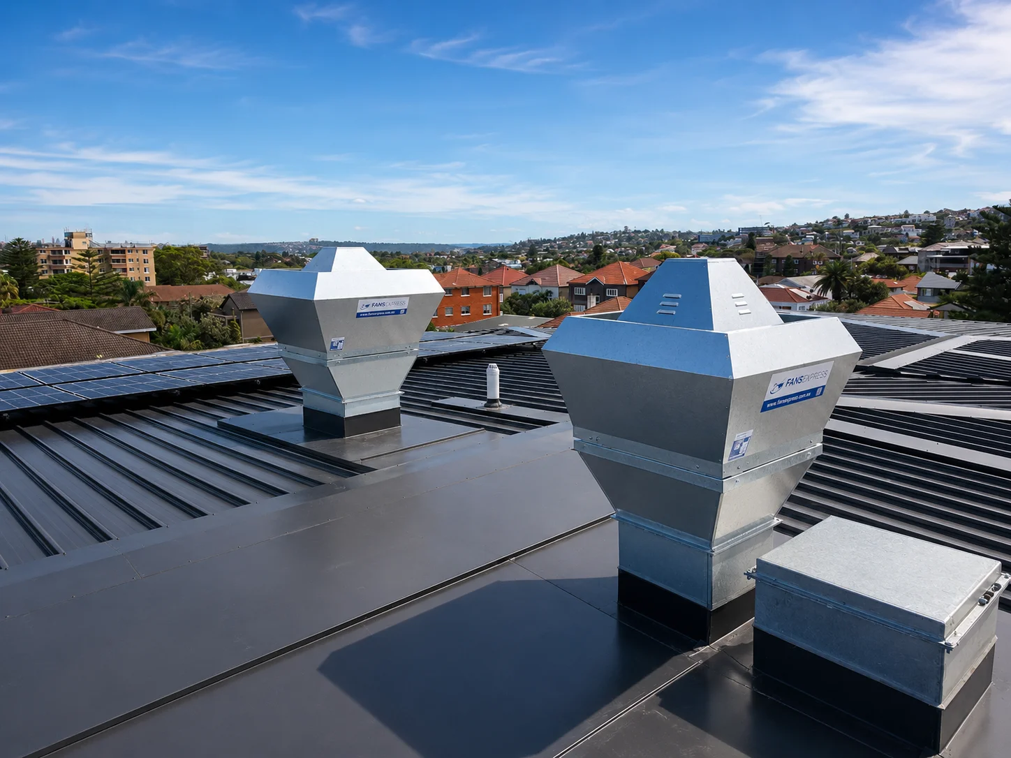 Roof-mounted fan